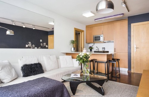 Sant Gervasi Apartment | 2-bedroom apartment in Sarrià with private terrace for 4 people