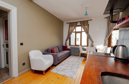 Taksim Apartment | 2-bedroom apartment in brilliant Istanbul with AC