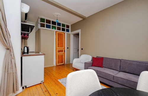 Taksim Apartment | 2-bedroom apartment in brilliant Istanbul with AC