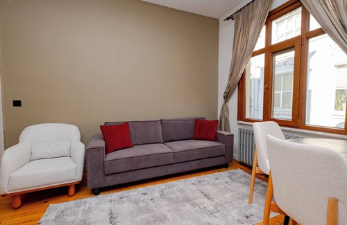 Taksim Apartment | 2-bedroom apartment in brilliant Istanbul with AC
