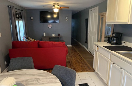 South Pensacola Apartment | 2-bedroom apartment in charming Pensacola with AC, WiFi. Start your vacation now