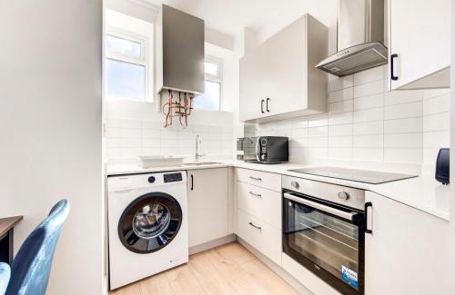 Coldharbour Apartment | 2 Bedroom Apartment in Brixton with Wi-Fi