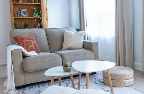 Ecorse Apartment | 2-bedroom apartment in fabulous Ecorse with AC, WiFi