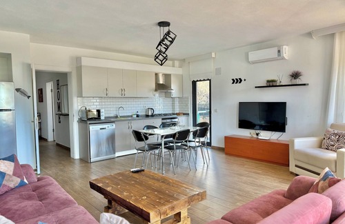 Marmaris City Center Condo | 2-bedroom Apartment in Marmaris with AC, WiFi