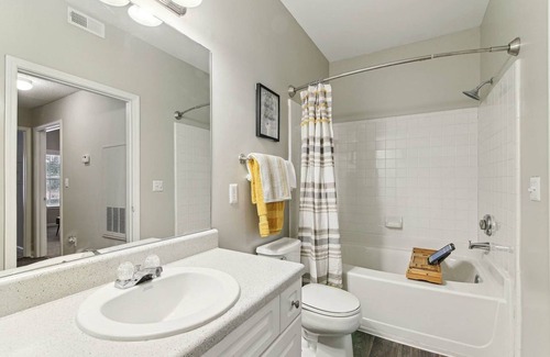 Town Center Apartment | 2-bedroom apartment in fantastic Kennesaw with fitness room, AC