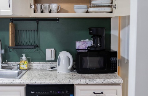Woburn Apartment | 2-bedroom apartment just 19 minutes from Harvard University