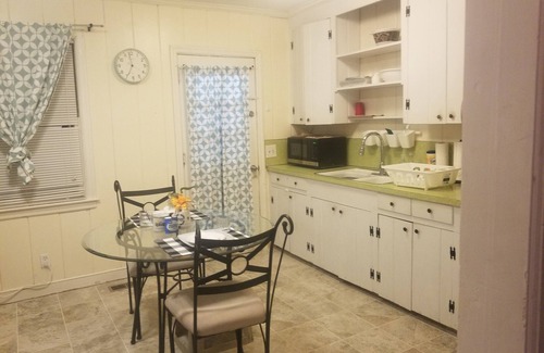 Columbia Apartment | 2-bedroom apartment nearnFort Jackson and USC in a quiet cul-de-sac. Columbia SC