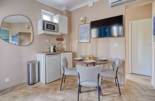 Quartier de la Plaine-de-Monceaux Apartment | 2-bedroom apartment Pereire/Arc de Triomphe