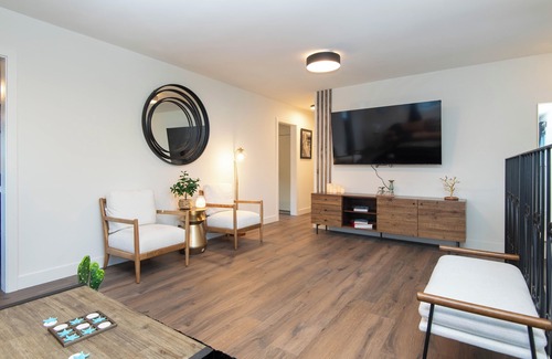 Hollywood Apartment | 2-bedroom apartment in brilliant Los Angeles with AC, fitness room, WiFi