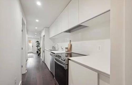 Park View Apartment | 2-bedroom apartment in beautiful Washington with WiFi, AC