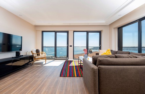 Taksim Apartment | 2-bedroom apartment with Bosphorus view, WiFi and AC in brilliant Istanbul