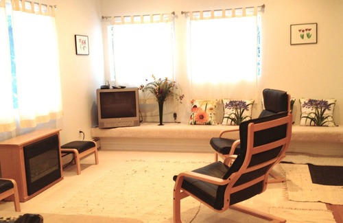 Girdwood Apartment | 2 Bedroom Apartment-Walking Distance to Mountain!
