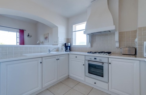 La Motte Apartment | 2 BEDROOM APARTMENT WITH LARGE BALCONY (N°560)