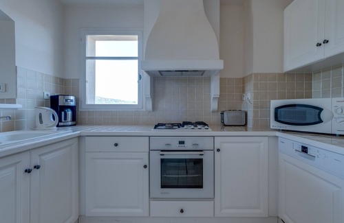 La Motte Apartment | 2 BEDROOM APARTMENT WITH LARGE BALCONY (N°560)