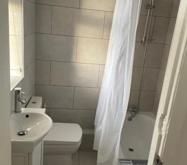 Edmonton Apartment | 2 bedroom apartment with balcony near Tottenham Hostpur Stadium