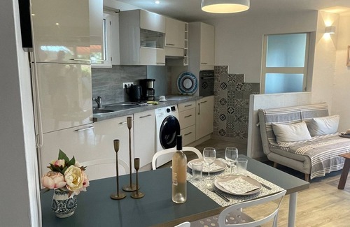 Cannes La Bocca Apartment | 2 bedroom appartment with seaview, pool and spacious private terrace