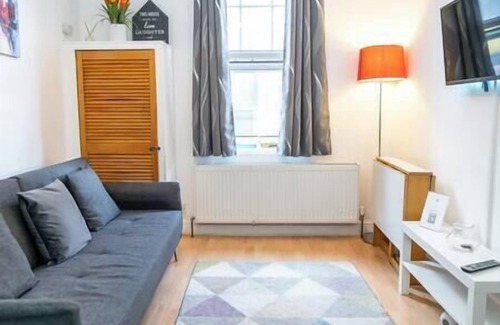 Highbury West Apartment | 2 Bedroom Apt close to Central London - Holloway Road N7