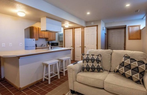Des Moines Apartment | 2 Bedroom Apt with Free Parking in Downtown DSM