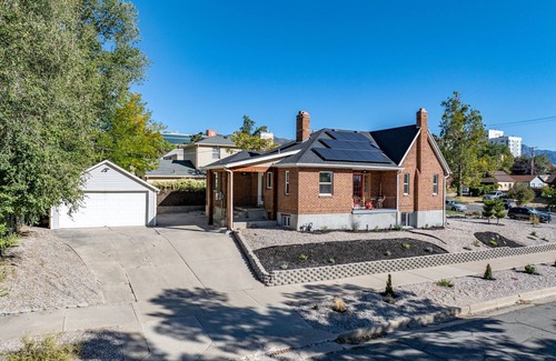 East Central House | 2-bedroom Basement Apartment in lovely Salt Lake City with WiFi, AC