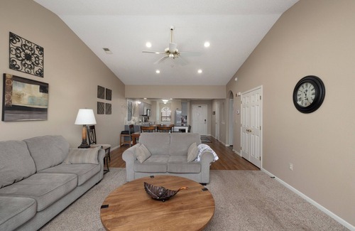 Branson Apartment | 2 Bedroom Branson Condo with pool; Family fun