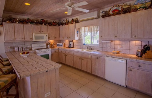 North Palmetto Point House | 2 Bedroom Beach House Steps from Mile-Long Pink Sand Beach