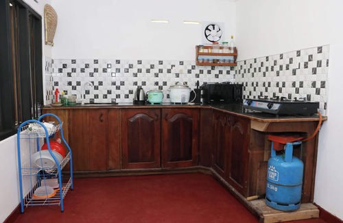 Hiniduma House | 2-bedroom bungalow in charming Thawalama with WiFi, AC