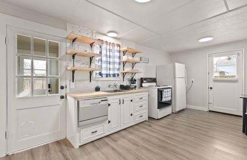 Vancouver House | 2-Bedroom Bungalow nestled close to Urban Centers