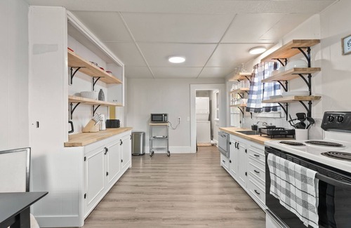 Vancouver House | 2-Bedroom Bungalow nestled close to Urban Centers