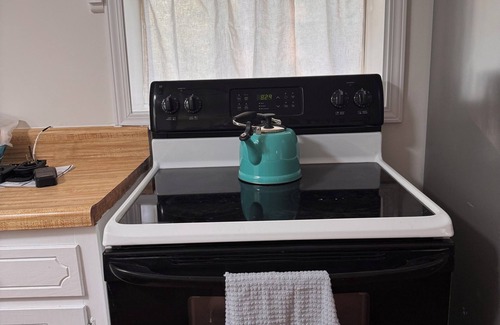 Spring City Cabin | 2-bedroom cabin in charming Spring City walking distance to watts bar lake.