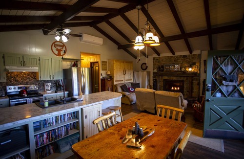 Fontana Dam Cabin | 2-bedroom cabin just 8 minutes from Tail of the Dragon