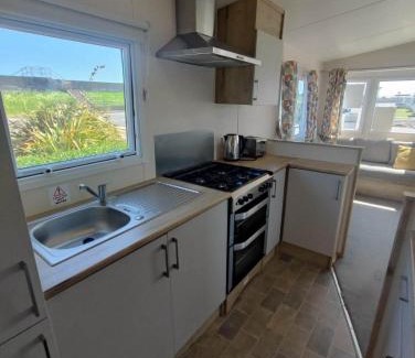 Dymchurch Resort | 2 Bedroom Caravan, New Beach Holiday Park