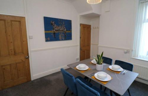 Lancaster House | 2 Bedroom Characterful House