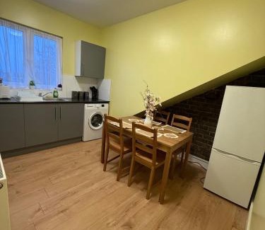 Haselbury Apartment | 2 bedroom City stay Luxe London