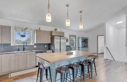 Fennville House | 2-bedroom close to Saugatuck and South Haven! Pet friendly-hot tub