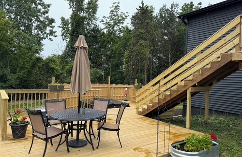 Fennville House | 2-bedroom close to Saugatuck and South Haven! Pet friendly-hot tub