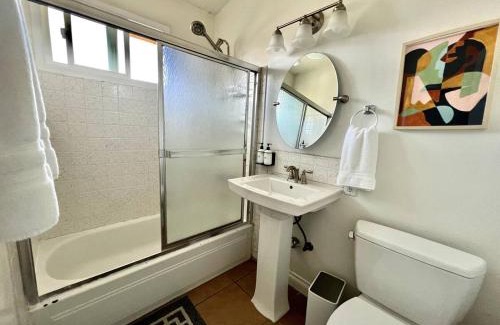 West Beach Apartment | 2 Bedroom close to downtown and beach