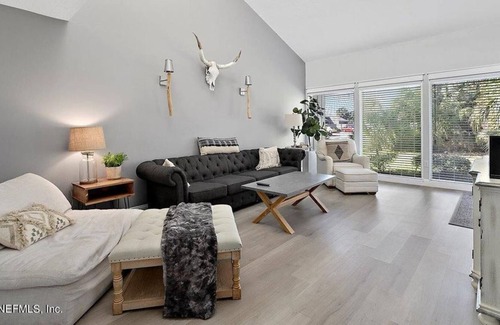 Sawgrass Apartment | 2 Bedroom Condo 223883 by Houzlet