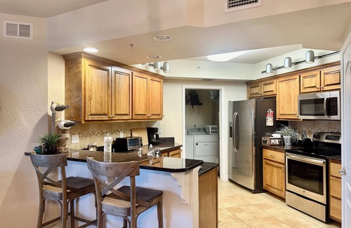 New Smyrna Beach Condo | 2-bedroom condo in terrific New Smyrna Beach with fitness room, AC
