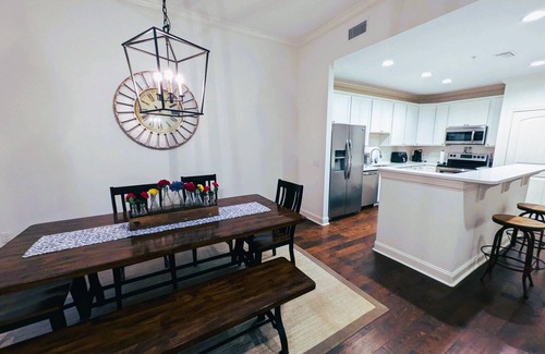 King City Condo | 2-bedroom Condo on St. Simons Island. Pool/Parking/Beach/Food/Bars/Stores, etc.