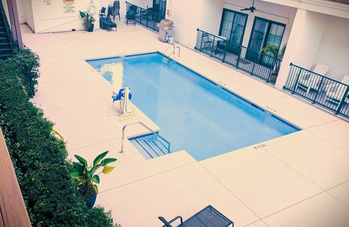 King City Condo | 2-bedroom Condo on St. Simons Island. Pool/Parking/Beach/Food/Bars/Stores, etc.