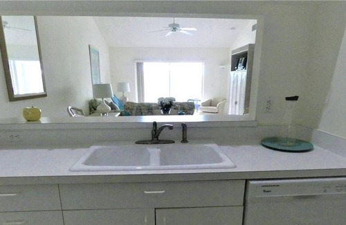 Palmer Ranch Condo | 2 Bedroom Condo 225507 by Houzlet