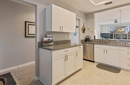 Palmer Ranch Condo | 2 Bedroom Condo 427475 by Houzlet