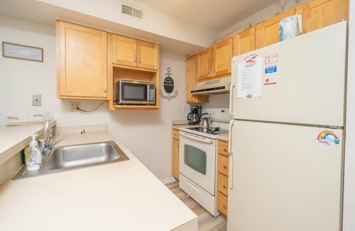 Sea Isle City Condo | 2 Bedroom Condo Across the Street from the Beach!