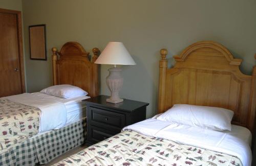 Eagle River House | 2 Bedroom Condo Duck Lake