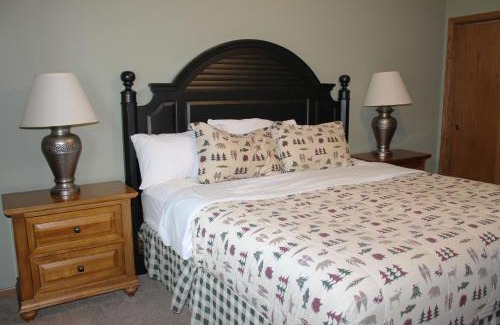 Eagle River House | 2 Bedroom Condo Duck Lake