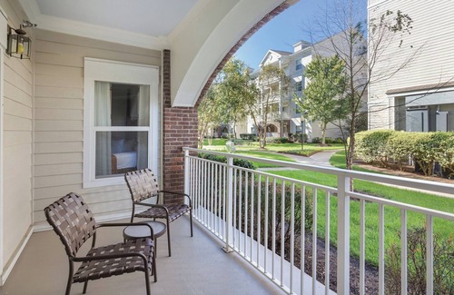 Pennington Bend Condo | 2 bedroom condo for CMA Fest! 1 mile from the Grand Old Opry!