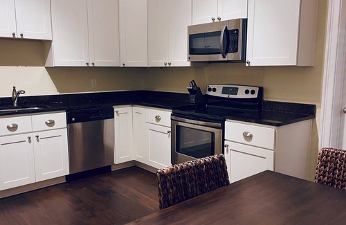 Hitch Village - Fred Wessels Homes Condo | 2-bedroom condo in historic district Savannah - walk everywhere