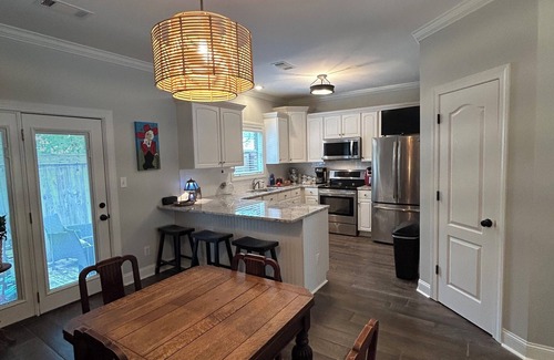 Oxford Condo | 2-bedroom condo in Oxford! 1 mile from The Square and Stadium!