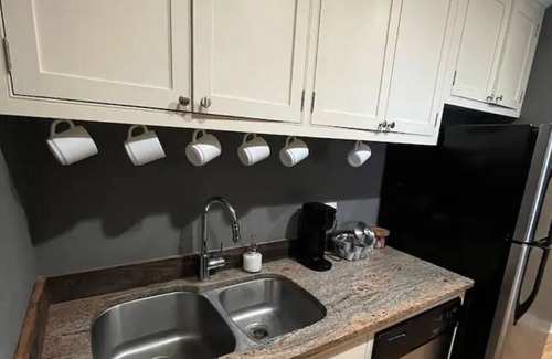 Highlands - Perkins Condo | 2-bedroom condo in superb Baton Rouge near Downtown