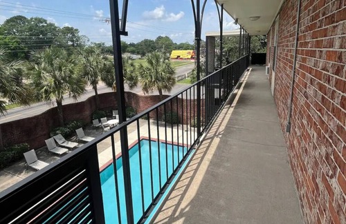 Highlands - Perkins Condo | 2-bedroom condo in superb Baton Rouge near Downtown